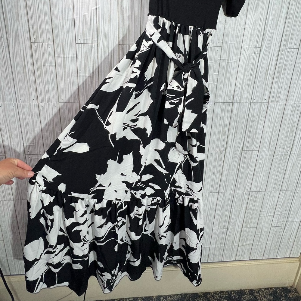SHEIN DRESS WITH BELT - Picture 2 of 5